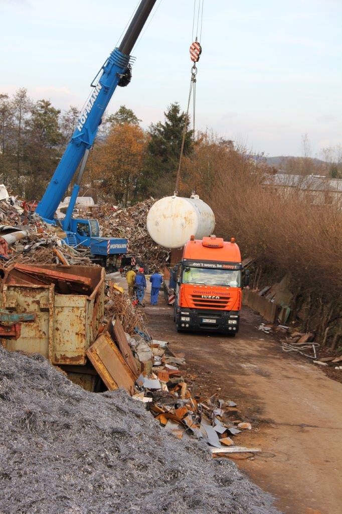 Riesiger Stickstofftank fachgerecht entsorgt